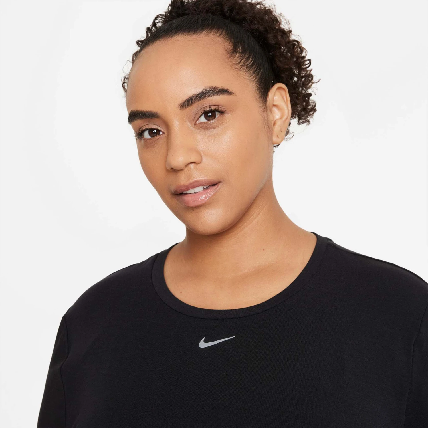 Nike | Women's Dri-FIT ONE Standard Fit Short-Sleeve Top (Plus Size) - Image 4