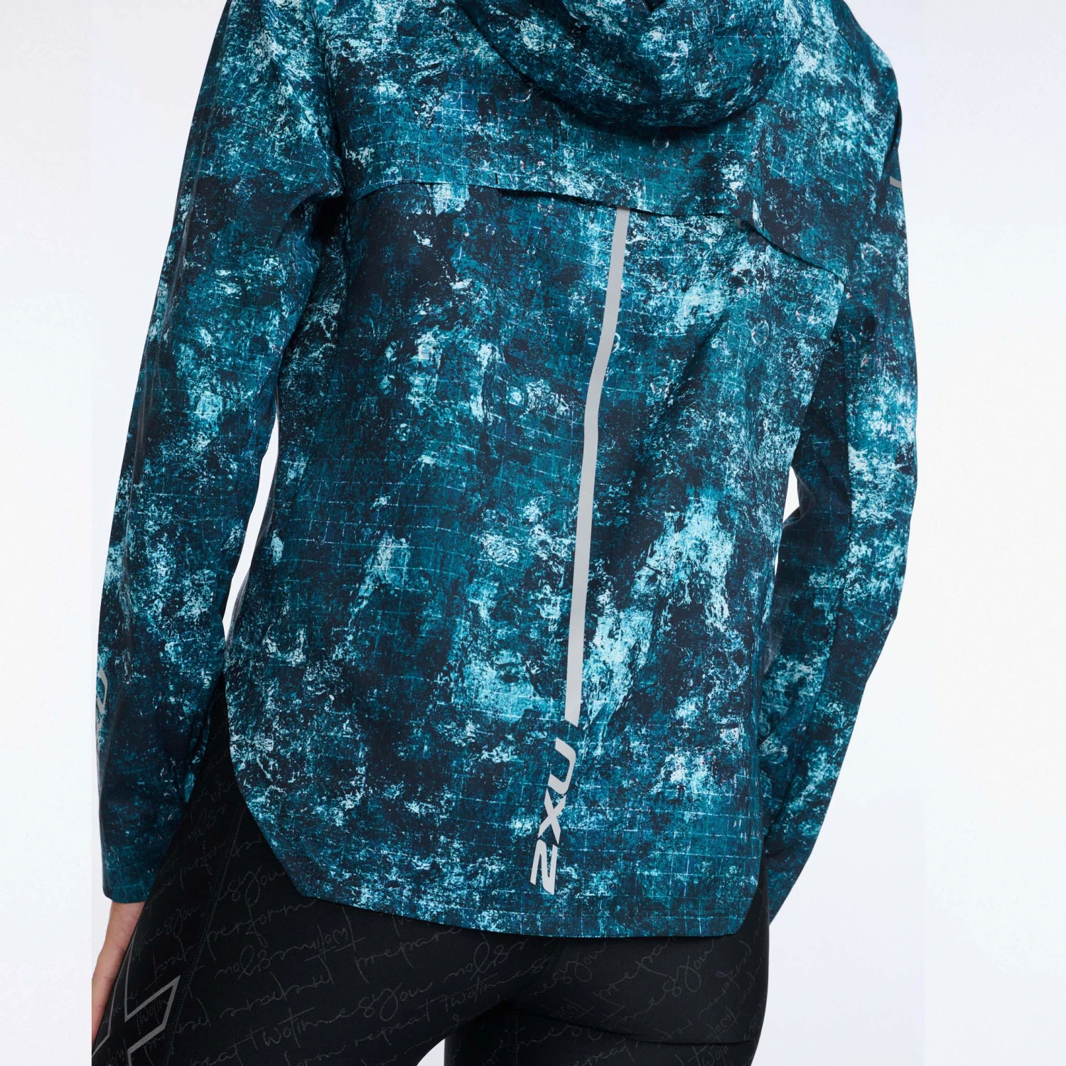 2XU | Women's Aero Jacket - Trailscape Blue - Image 3