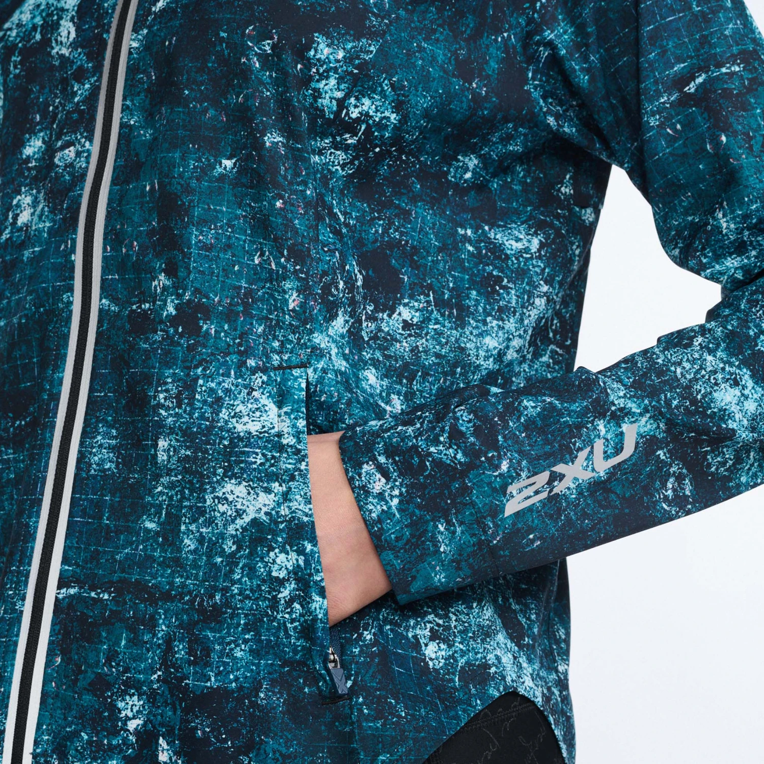 2XU | Women's Aero Jacket - Trailscape Blue - Image 5